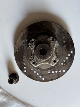 Piasta tarczy hamulcowej tył suzuki katana. używana. 