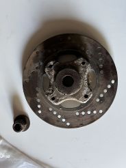 Piasta tarczy hamulcowej tył suzuki katana. używana. 